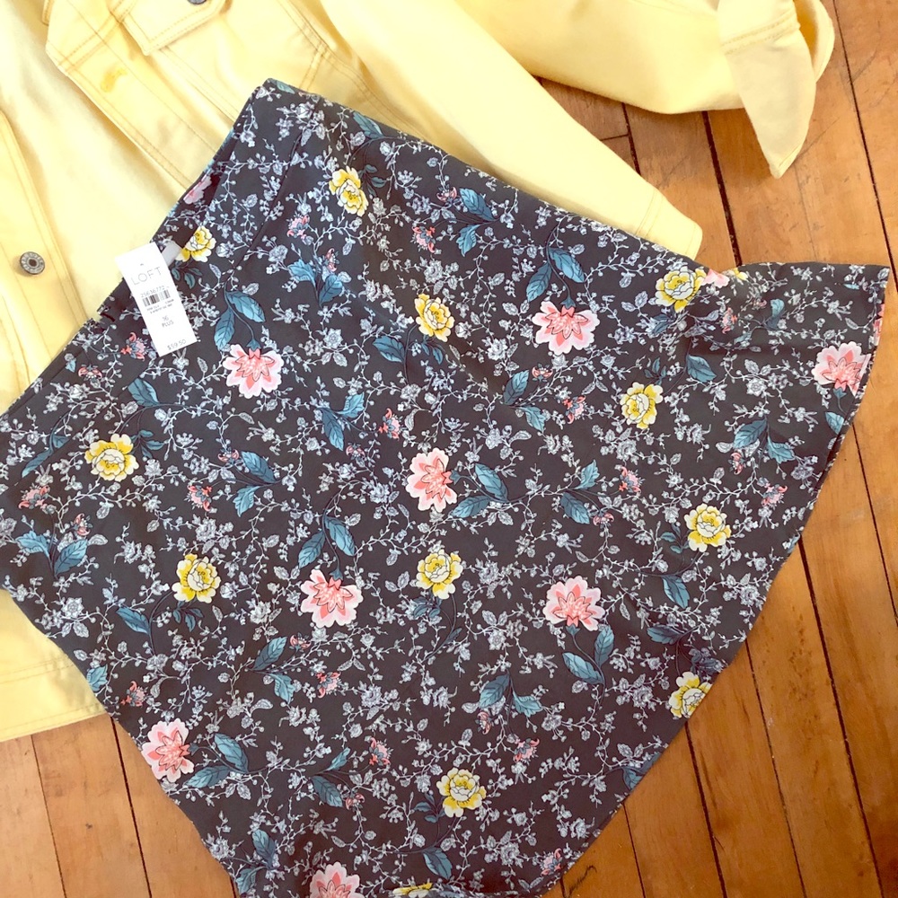 NWT LOFT SKIRT🌻🌺🌸🌻